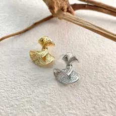 Tridimensional torção martelo textura brincos feminino nicho côncavo-convexo curvo brincos de Metal luz luxo estilo lega