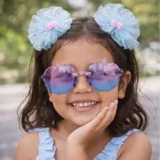 Óculos de Sol Infantil sem Moldura e com Laço de Cabelo para Meninas Kit 3 Peças Cores Proteção UV Hello Kitty.