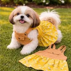 Vestido Pet Floral  Modelo Jardineira, e Roupinha Jeans Estilo Curto com Babado e Suporte p/ Guia Cães Porte Pequeno