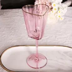 Taça em formato de coração Rosé para Vinho de Vidro com Detalhe Dourado 250ml