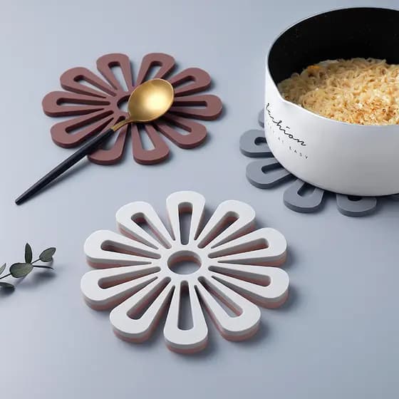 Tapete de mesa espesso e resistente ao calor, almofada macia e antiderrapante com design vazado para tigelas, panelas, p