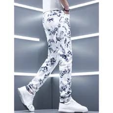 2026 novo estilo branco Jeans masculino verão estilo fino único impresso street Wear bonito frito calças de rua estilo m