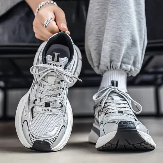 Sapatos masculinos estilo Hong Kong 2026 novo estilo verão malha tênis de corrida juventude sola macia aumentada sola gr