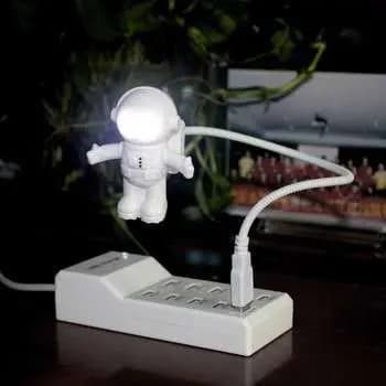 Mini Luminária Astronauta USB Haste Flexível Luz LED Suave Abajur Portátil para Computador Leitura Noite