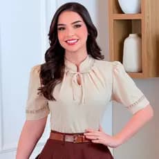 Blusa Social Feminina Em Crepe Com Renda Delicada Na Gola E Nas Mangas, Laço Sofisticado