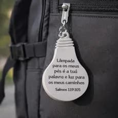 Kit 120 Chaveiros Lâmpada Versículo Bíblico Salmos 119 Lembrancinha Cristã Igreja