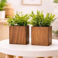Kit 2 Vasinhos Decorativos de Madeira com Plantas Artificiais Inclusas - Arranjo Pronto de Verdinho