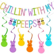 Banner "Glitter Chillin with My Peeps" com Espirais Penduradas de Coelhinho - SEM MONTAGEM - Decorações para Festa de Pá