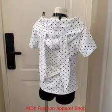 Camiseta feminina fofa de anime com capuz e manga curta DHI1