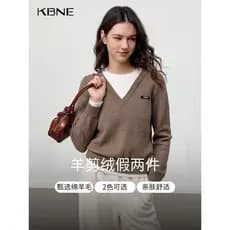 [Blogger mesmo estilo] KBNE32 Suéter formal de caxemira 2025 inverno novo estilo com decote em v falso Top de malha de d
