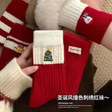 Meias vermelhas de natal femininas outono inverno meias cano médio desenhos animados bonitos presentes de natal meias de