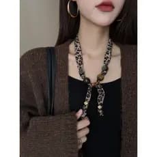Café cor Melaleuca leopardo impressão amor coração lenço de seda colar feminino High-End nicho Design Retro camisola cor