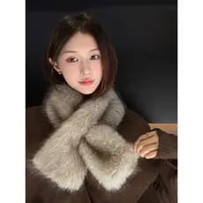 Lenço de pelúcia feminino outono inverno novo estilo engrossado quente High-End cruz gola de pele versão coreana All-Mat