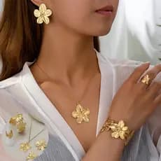 Conjunto De Joias Florais Elegantes Em Tom Dourado , 5 Peças-Estilo Vintage , Inclui Colar , Pulseira , Anel E Brincos ,