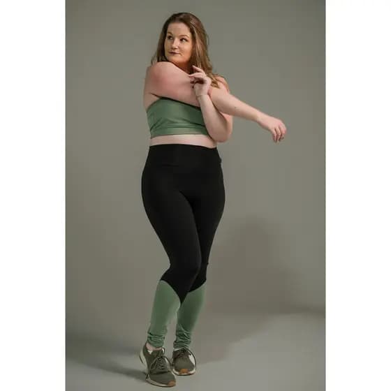 Calça Legging Feminina em Poliamida confeccionada com detalhes de Duas Cores contrastantes