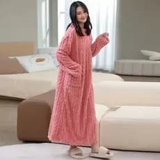 Novo estilo de roupão de inverno para caminhada, alongado, quente, solto, com bolsos, em fleece coral, pijama de casa, c