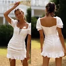 Vestido bodycon feminino com alças de amarrar, elegante e sensual, com decote em V plissado e curto.
