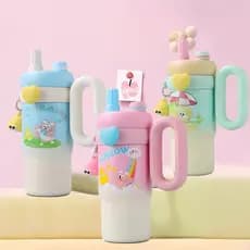 Copo Térmico Infantil Rainbow Sip – Edição Especial com Chaveiro Kawaii 850ml
