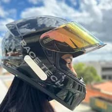 CAPACETE RACE TECH OFERTA EXCLUSIVO HIT MONOCOLOR PRETO BRILHO + VISEIRA CAMALEÃO + CRISTAL + SUPER BRINDE