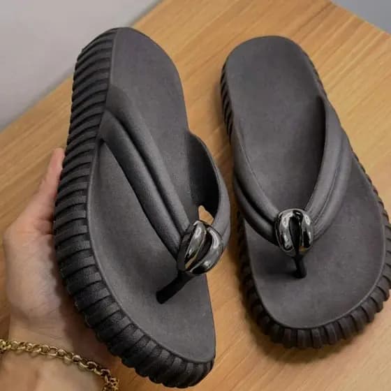 Sandália Feminina Flatform Confort com Fivela Dourada estilosa PRETO