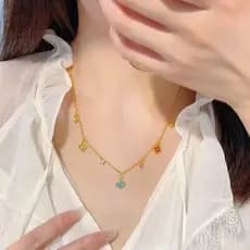 [Estoque pronto] Areia ouro jóias dopamina sorte trevo colar luz luxo flor jóias feminino High-End clavícula corrente WJ