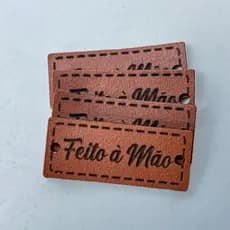 Kit Etiquetas Couro Sintético “Feito à mão” | Tags Artesanato, Costura e Personalizados