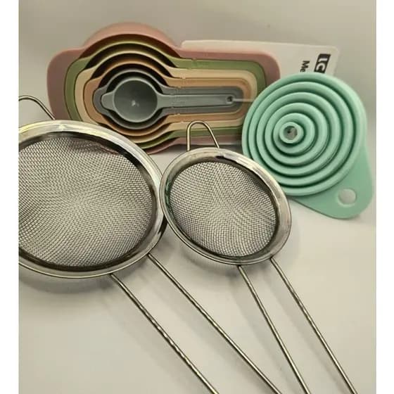 Kit Confeitaria Essencial – Medidores + Peneiras + Funil de Silicone - Cozinha Prática