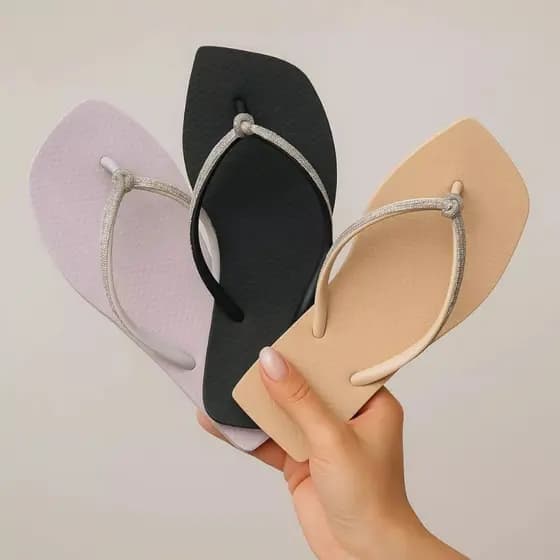 Chinelo Feminino Com Brilho Para Piscina e Praia Estilo Casual Do 33 Ao 40 Com Sola Macia e Leve