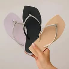 Chinelo Feminino Com Brilho Para Piscina e Praia Estilo Casual Do 33 Ao 40 Com Sola Macia e Leve