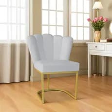 Cadeira Poltrona Pétala Decorativa Pétalas De Flor Sala De Estar Recepção Veludo Pé Dourado de Ferro