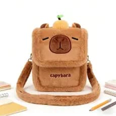 Mochila de Pelúcia da Capivara  | Super Macia e Fofa para Escola, Passeios e Presente