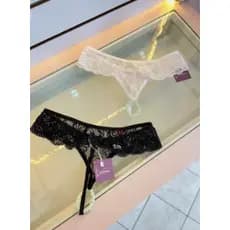 Calcinha fio tailandesa de renda com pérolas que brilham no escuro