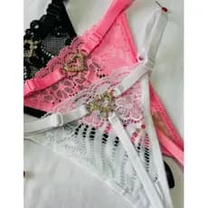 Calcinha fio dental com pingente de coração modelo sensual