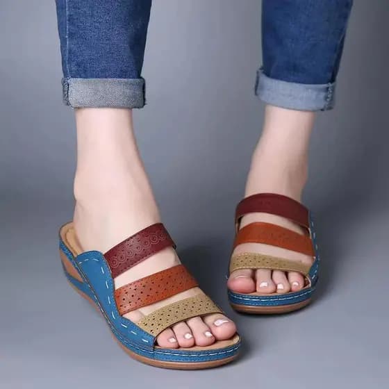 Sandálias Femininas de Verão 2026, Cor Sólida, Estilo Casual Europeu-Americano, Bico Oco, Salto Anabela, Tamanhos Grande