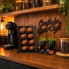 Kit Cantinho do Café Completo com Suporte para Cápsulas Dolce Gusto Letreiro Decorativo e Vasos
