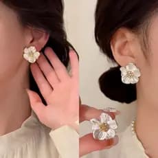 Brinco Flor Camélia Branca Moda Verão Coreana Noiva – Leve e Elegante Presente