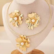 Conjunto de Colar e Brincos Prata e Dourado– Design Orgânico com Brilho Escultural Elegante e estiloso