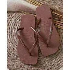 Chinelo Rasteira Feminina Básica Com Detalhe na Lateral