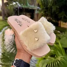 CHINELO  RASTEIRA PANTUFA FEMININO PELÚCIA COM CORAÇÃO ELEGANTE SLIDE CONFORTÁVEL