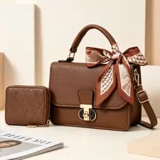 Kit Bolsa Feminina Estruturada Elegante Fecho Metalico Alça Ajustavel Ganhe Lenco Decorativo E Carteira De Moedas