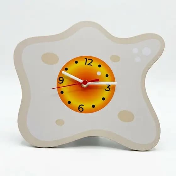 Relógio de Parede Analógico Ovo Frito em MDF Decoração Cozinha 28x24cm