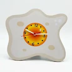 Relógio de Parede Analógico Ovo Frito em MDF Decoração Cozinha 28x24cm