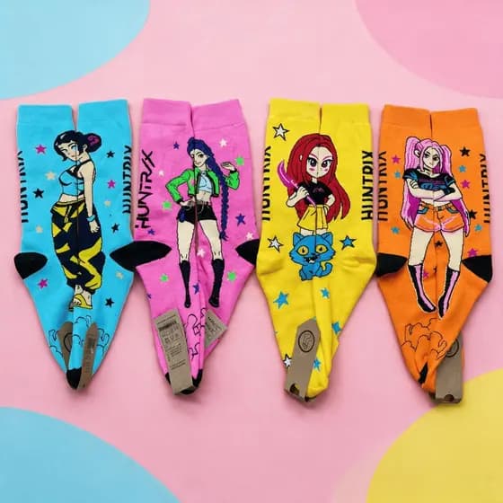 Meia Divertida Personagens: KPop, Toy Story, Homem Aranha, Stitch | Atoalhada | Cano Alto | Frio | Juvenil | Adulto