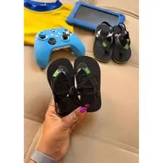 Chinelo Infantil de Dedo com Elástico e Antiderrapante Confortável Unissex Bebê