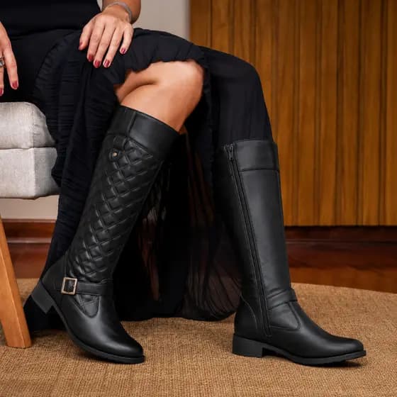 Bota Feminina Preta Montaria Fivela Metálica Cano Longo Confortável Moderna + BRINDE Envio Rapido