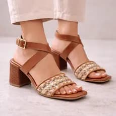 Sandalia Feminina Salto Medio Grosso Pedrarias Strass Fivela Confortavel Leve Macia Moda Elegante