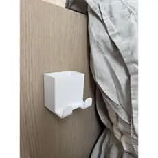 Suporte de Parede Porta Controle Remoto Ar Tv Ventilador Universal 2 em 1 | Passagem p Cabo Carregador