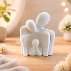 Estátuas Decorativa de Casal Abraçando Com Filho Premium