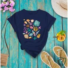 Camisa Feminina Com Estampa Verão Estilo Praia Conchas E Estrelas Do Mar Coloridas Premium Despojada