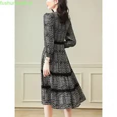 vestido blogueira preto brilhoso super mid tendência evangélica moda evangélica